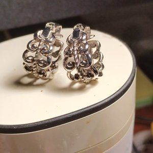 Vintage Avon Clip earings